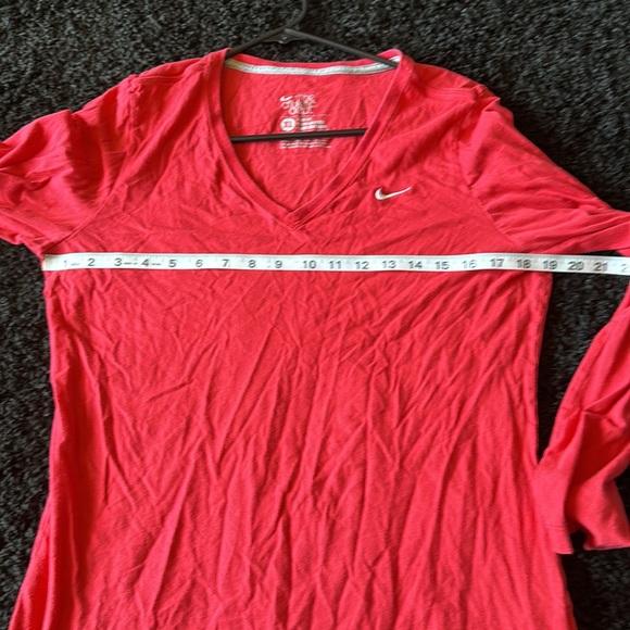 Nike size xl, coral in color - Picture 5 of 5